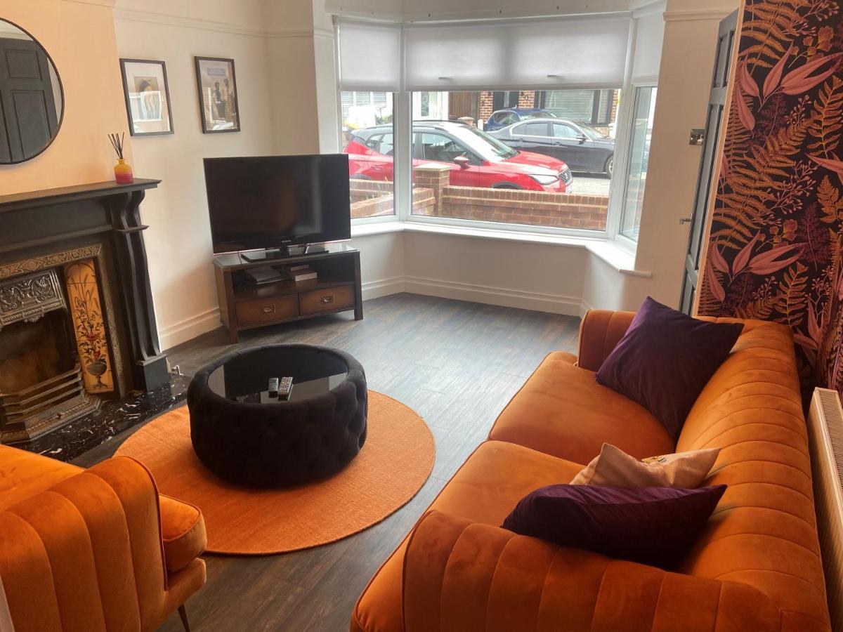Lovely 2 Bed Full House By The