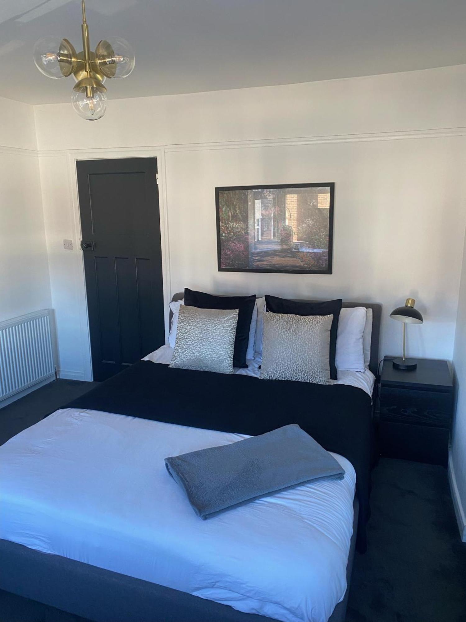 Lovely 2 Bed Full House By The Liverpool