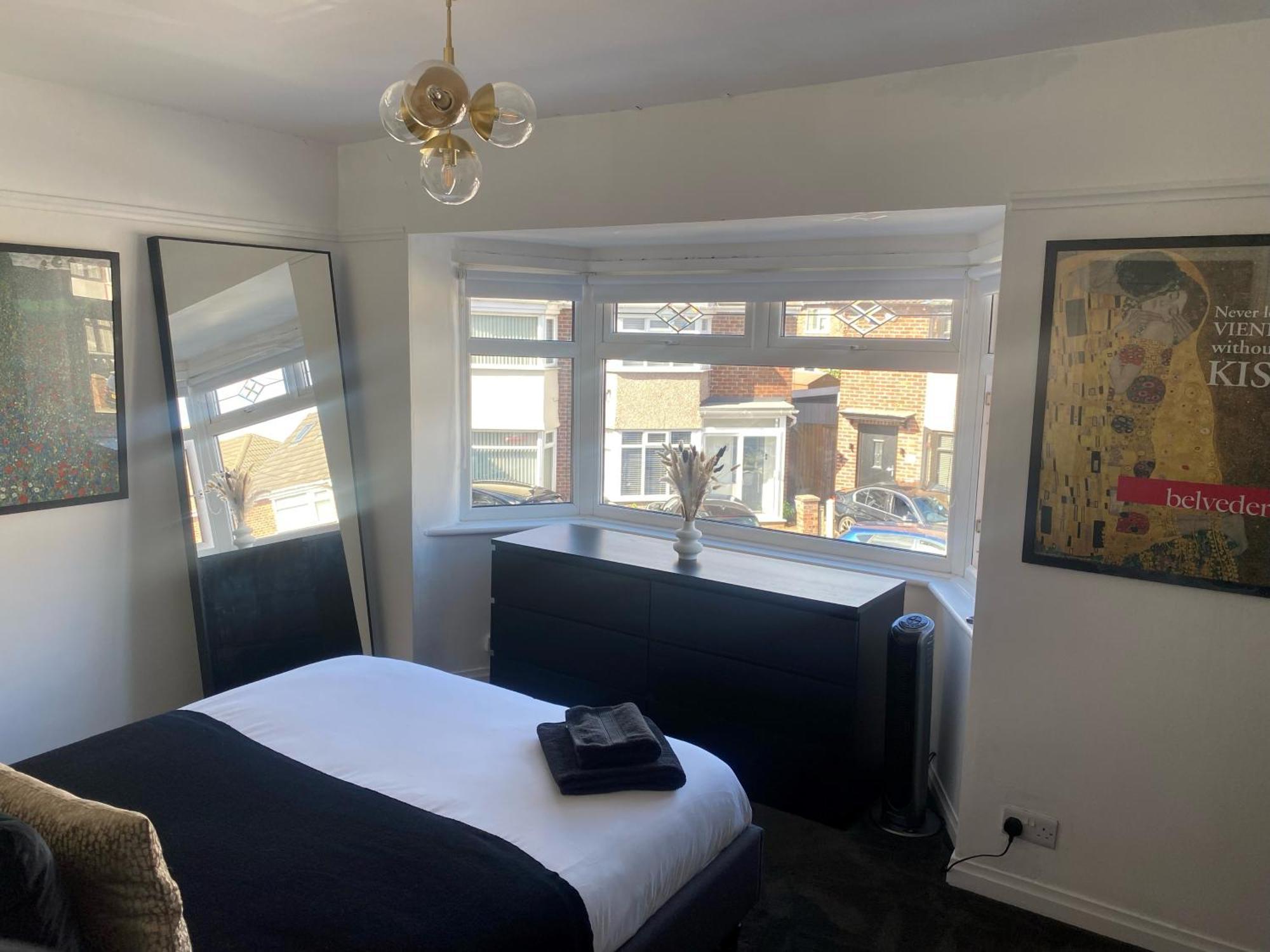Lovely 2 Bed Full House By The Holiday home *