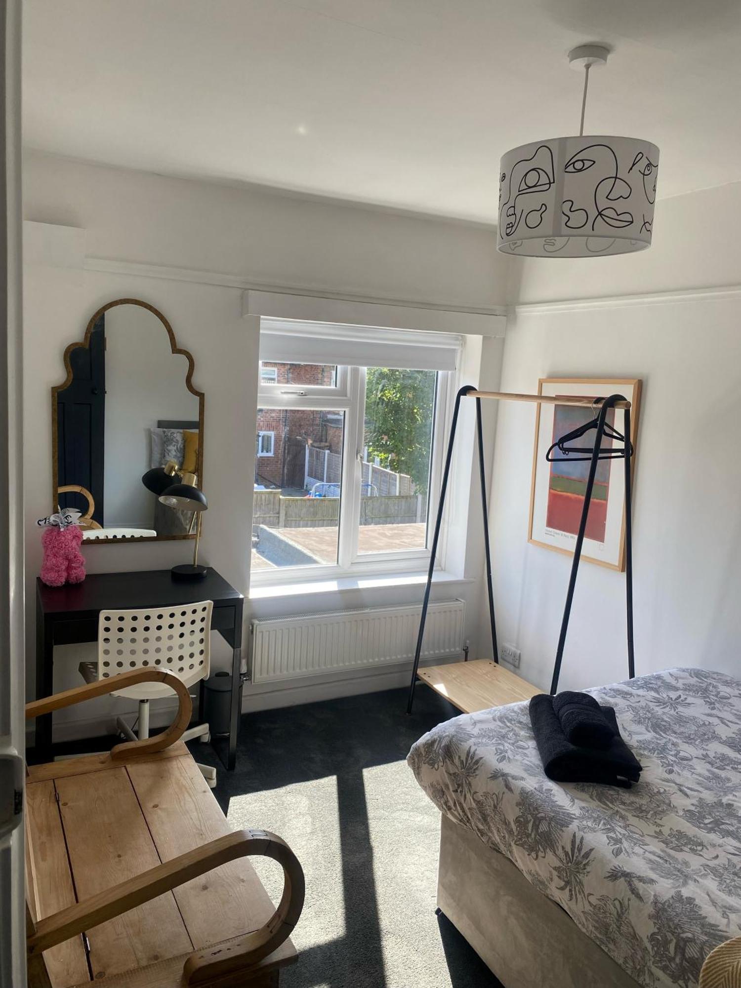 Lovely 2 Bed Full House By The Holiday home Liverpool